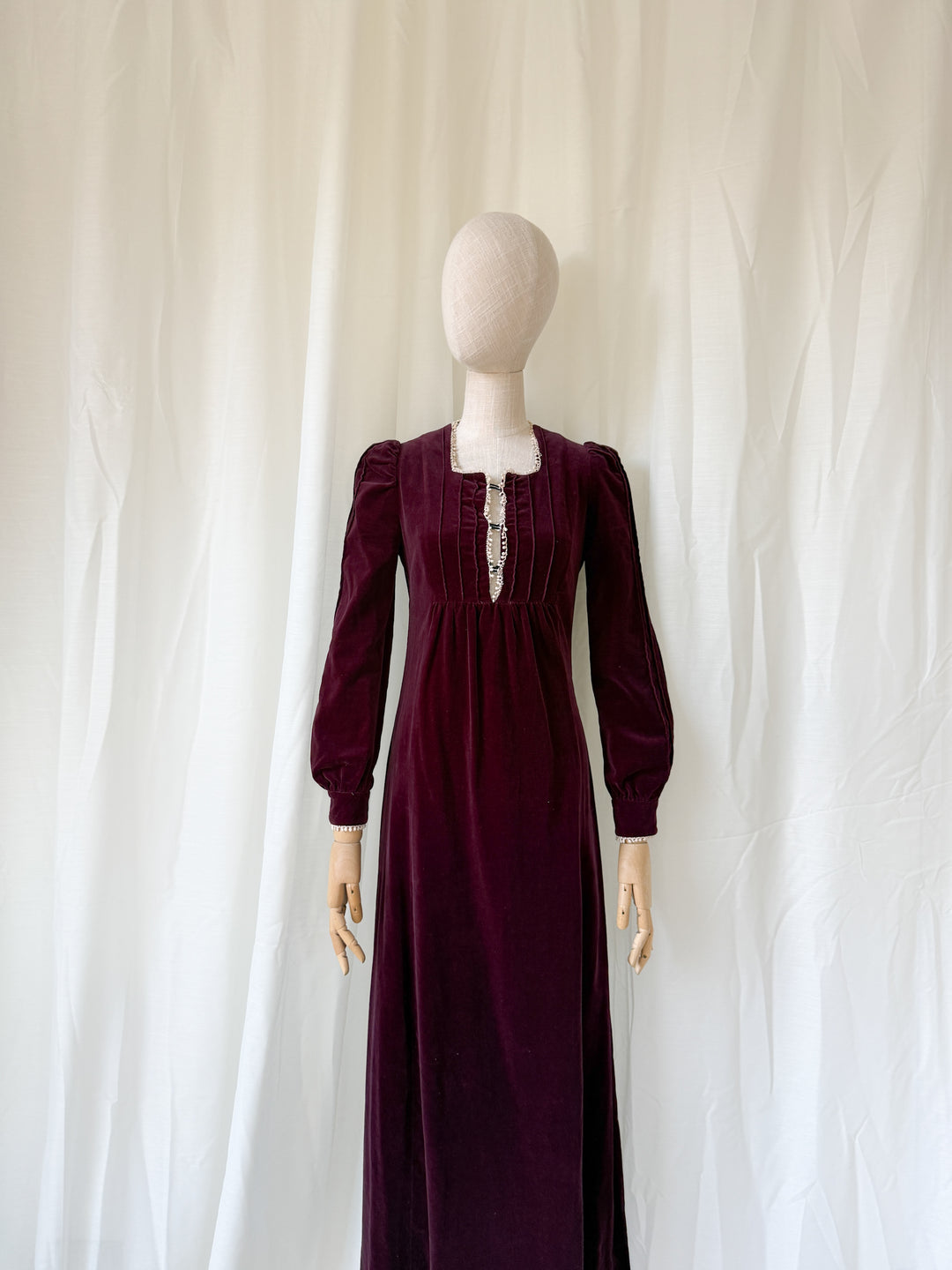 DELICIOUS RARE 1970S EARLYBIRD BURGUNDY VELVET MAXI DRESS