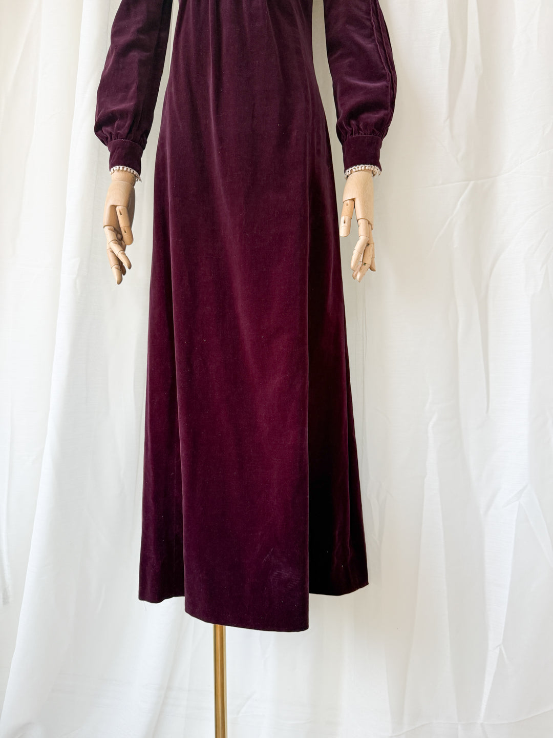 DELICIOUS RARE 1970S EARLYBIRD BURGUNDY VELVET MAXI DRESS