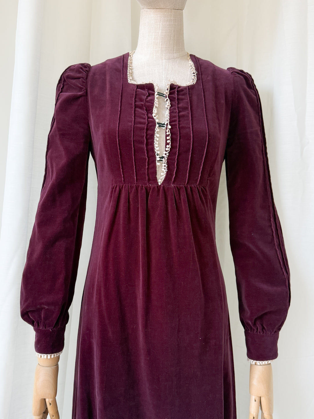 DELICIOUS RARE 1970S EARLYBIRD BURGUNDY VELVET MAXI DRESS