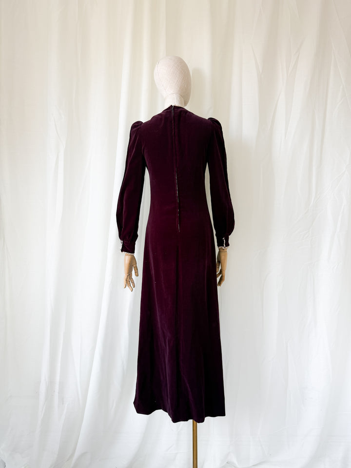 DELICIOUS RARE 1970S EARLYBIRD BURGUNDY VELVET MAXI DRESS