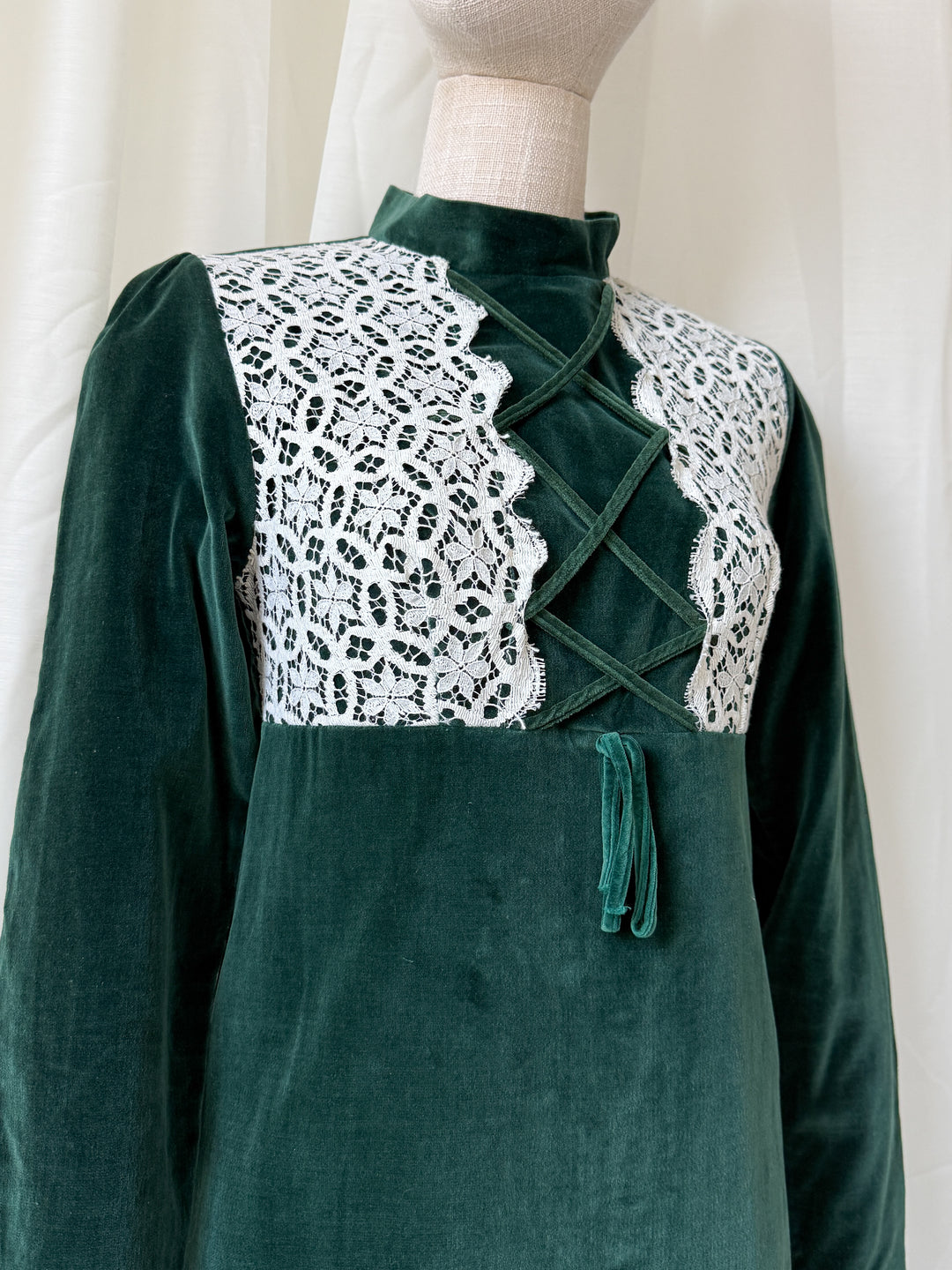 STUNNING 1970S MEDIEVAL REVIVAL GREEN VELVET MAXI DRESS