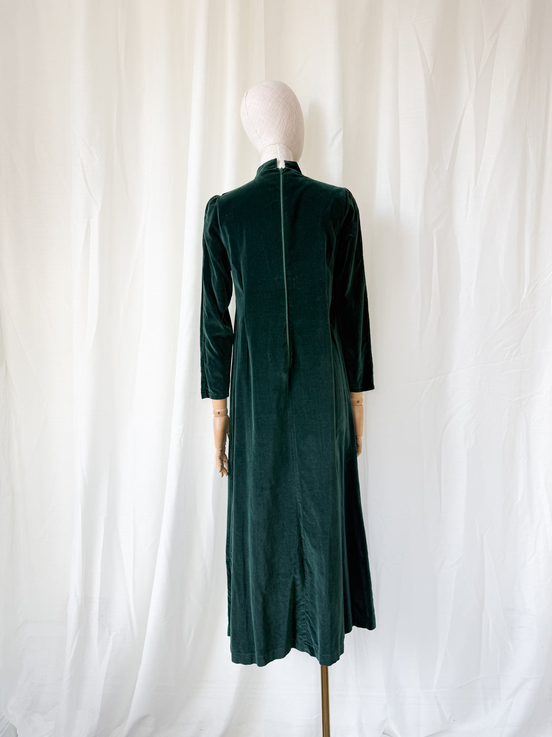 STUNNING 1970S MEDIEVAL REVIVAL GREEN VELVET MAXI DRESS