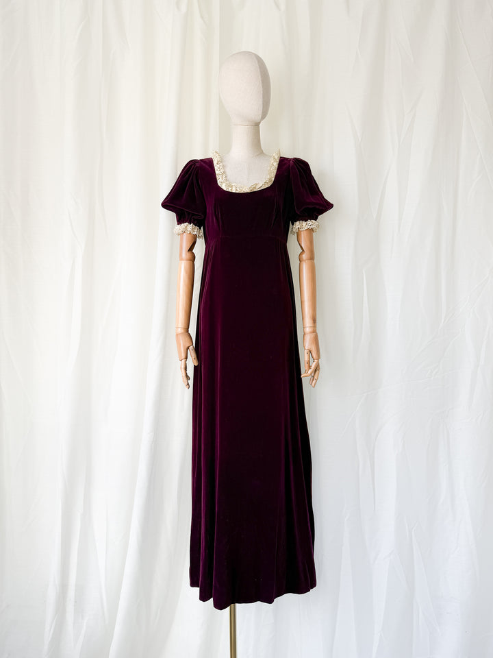 INSANE 1960S QUAD PLUM VELVET GOTHIC MAXI DRESS