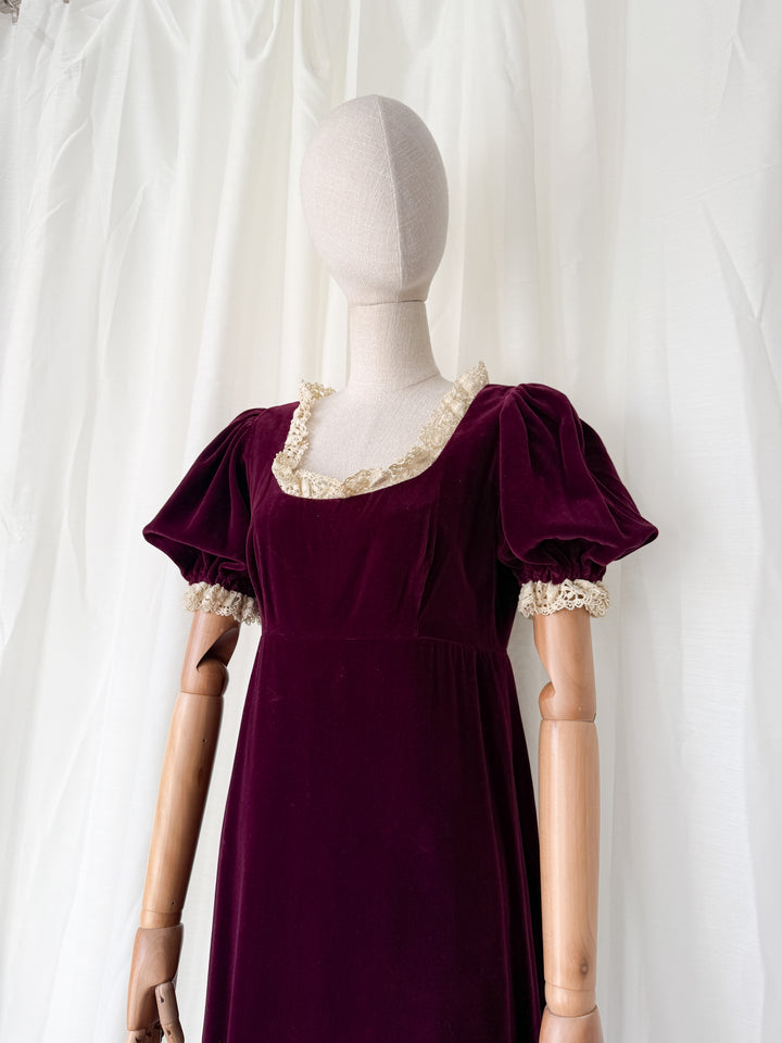 INSANE 1960S QUAD PLUM VELVET GOTHIC MAXI DRESS