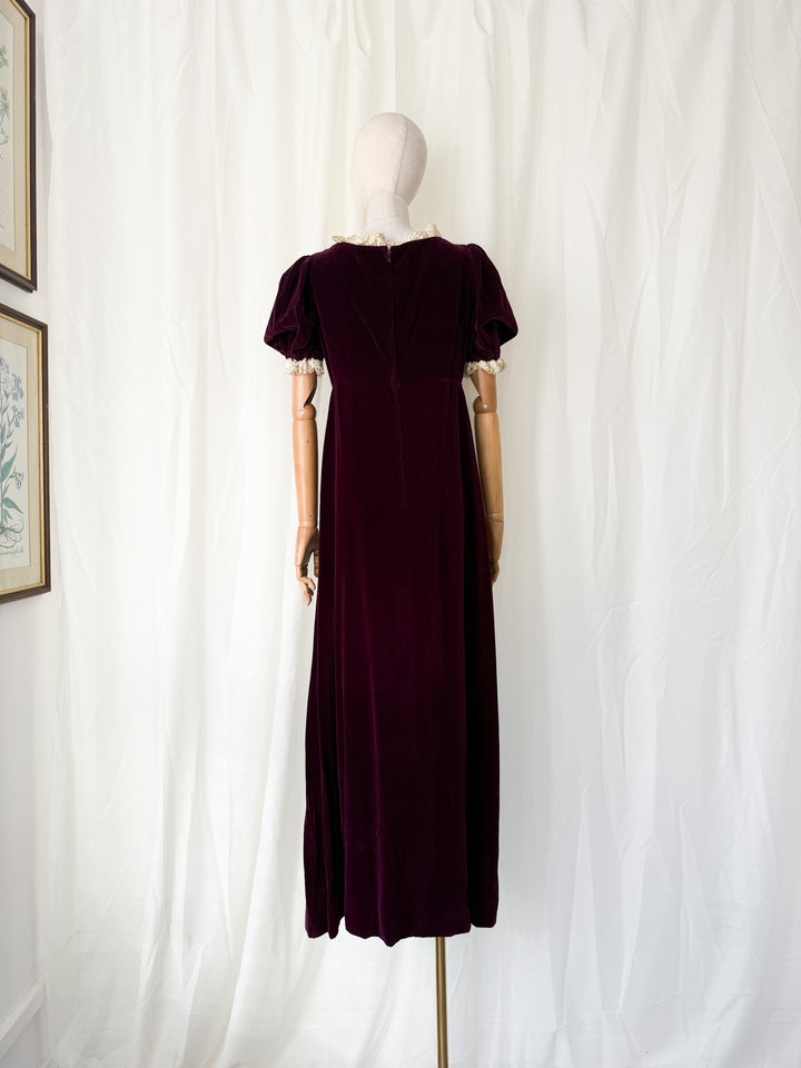 INSANE 1960S QUAD PLUM VELVET GOTHIC MAXI DRESS