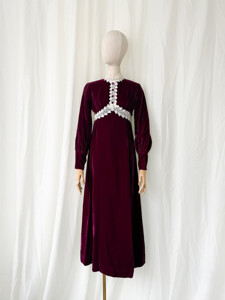 INSANELY BEAUTIFUL 1960S PLUM VELVET MAXI DRESS