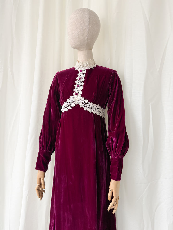 INSANELY BEAUTIFUL 1960S PLUM VELVET MAXI DRESS