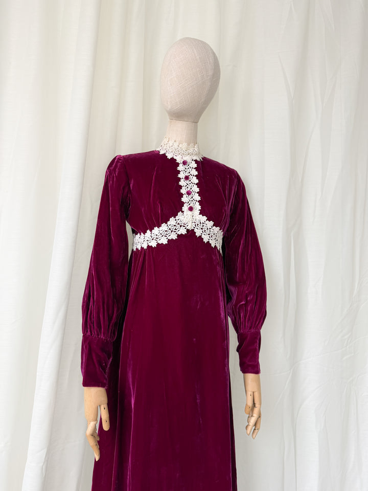 INSANELY BEAUTIFUL 1960S PLUM VELVET MAXI DRESS