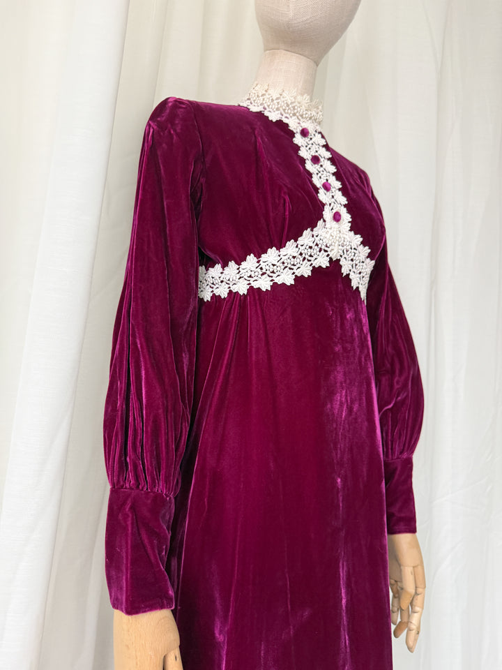 INSANELY BEAUTIFUL 1960S PLUM VELVET MAXI DRESS