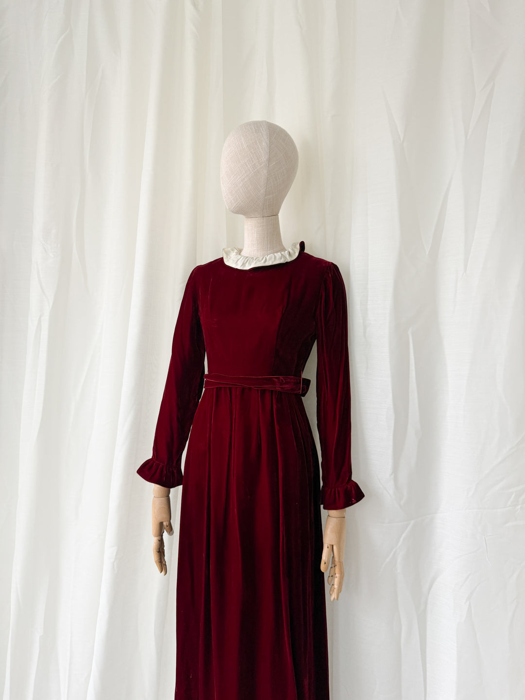 GORGEOUS 1970S LORRIE DEB RED VELVET MAXI DRESS