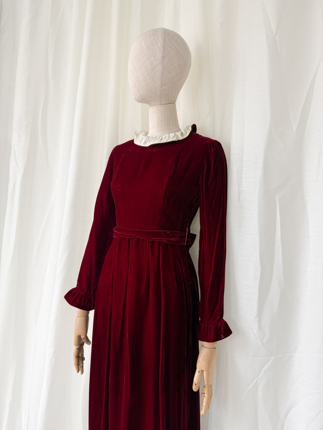 GORGEOUS 1970S LORRIE DEB RED VELVET MAXI DRESS