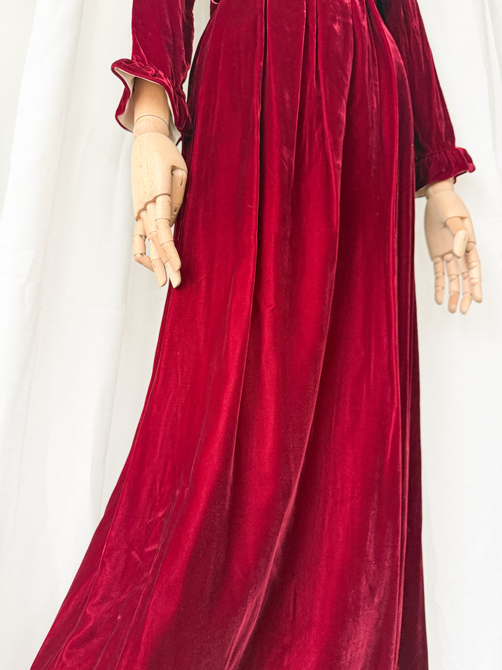 GORGEOUS 1970S LORRIE DEB RED VELVET MAXI DRESS