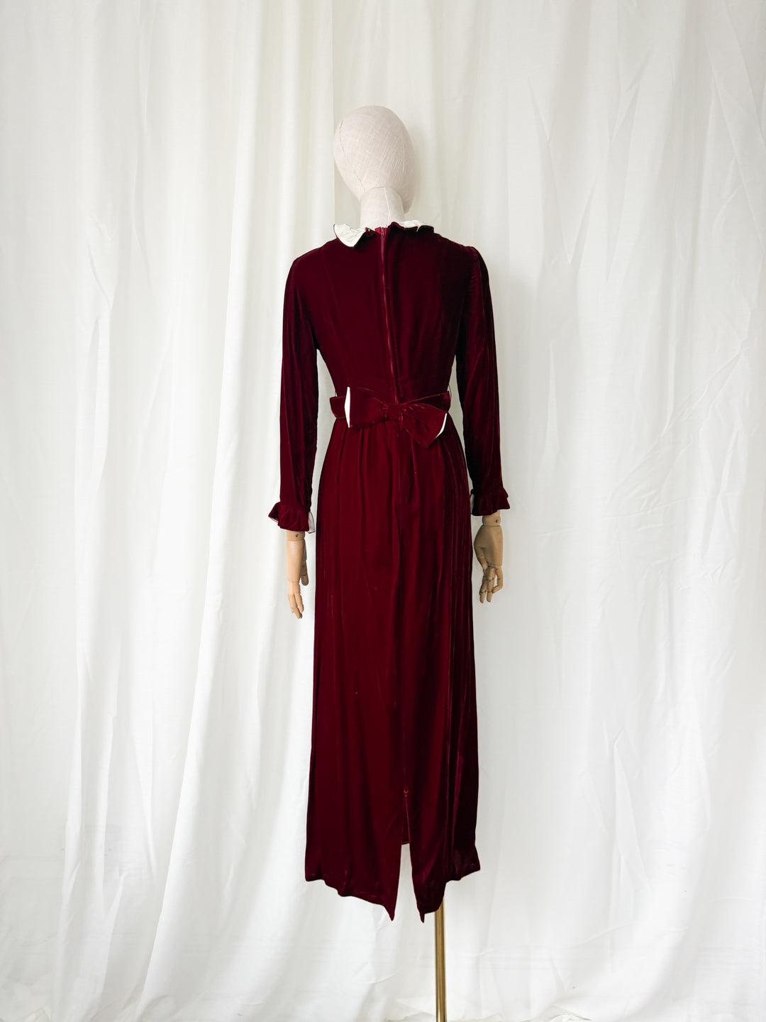 GORGEOUS 1970S LORRIE DEB RED VELVET MAXI DRESS