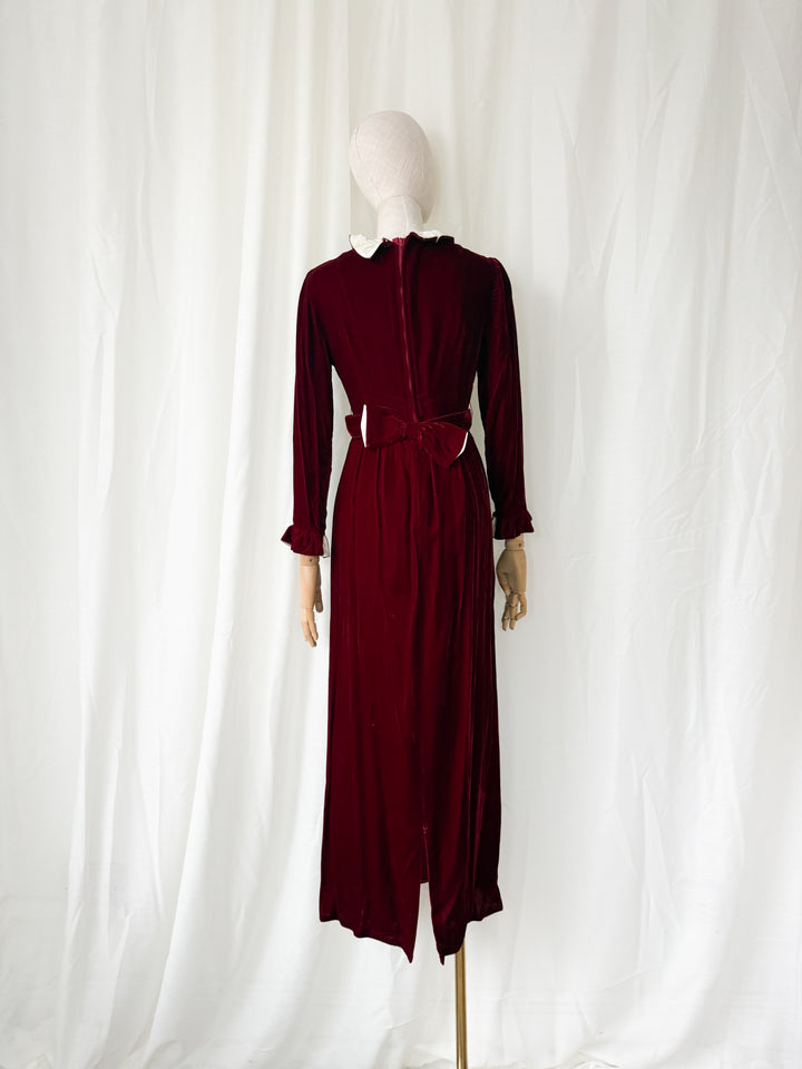 GORGEOUS 1970S LORRIE DEB RED VELVET MAXI DRESS