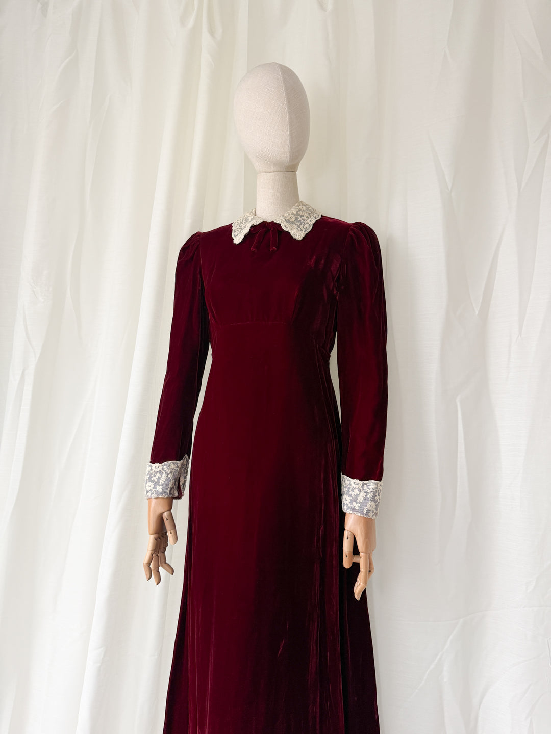 BREATHTAKING 1970S BURGUNDY VELVET LACE COLLAR MAXI DRESS