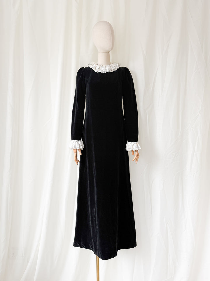PRECIOUS 1970S QUAD BLACK VELVET GOTHIC MAXI DRESS