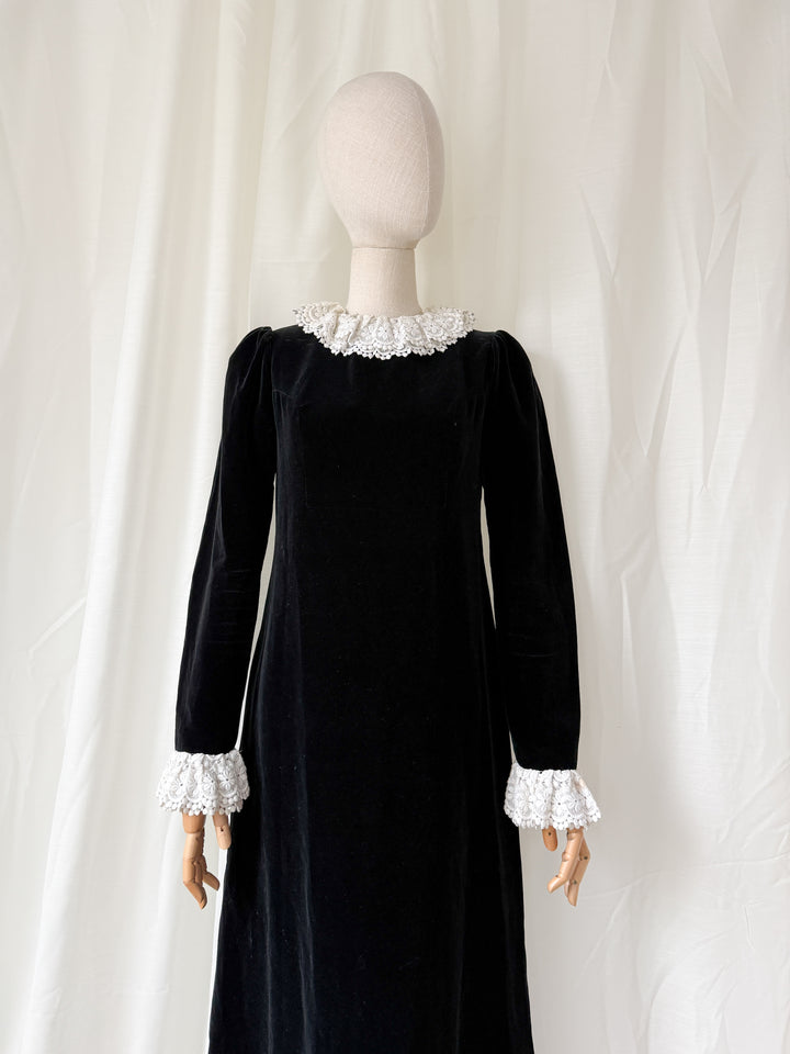 PRECIOUS 1970S QUAD BLACK VELVET GOTHIC MAXI DRESS