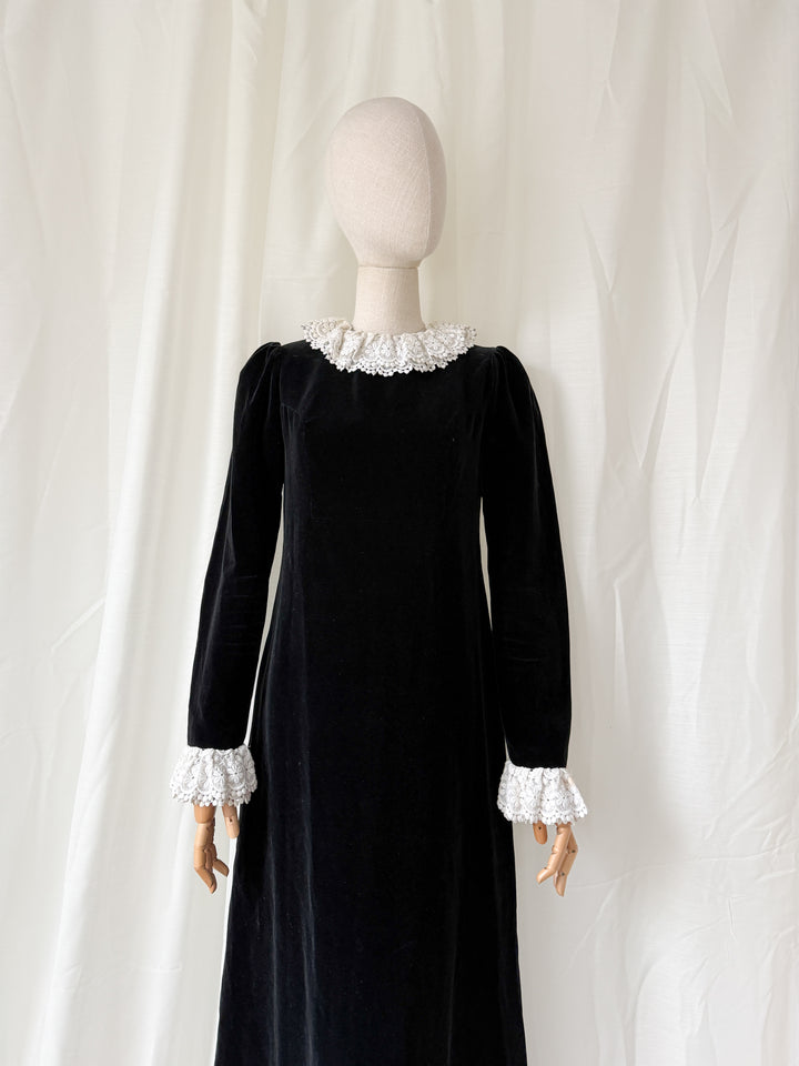 PRECIOUS 1970S QUAD BLACK VELVET GOTHIC MAXI DRESS