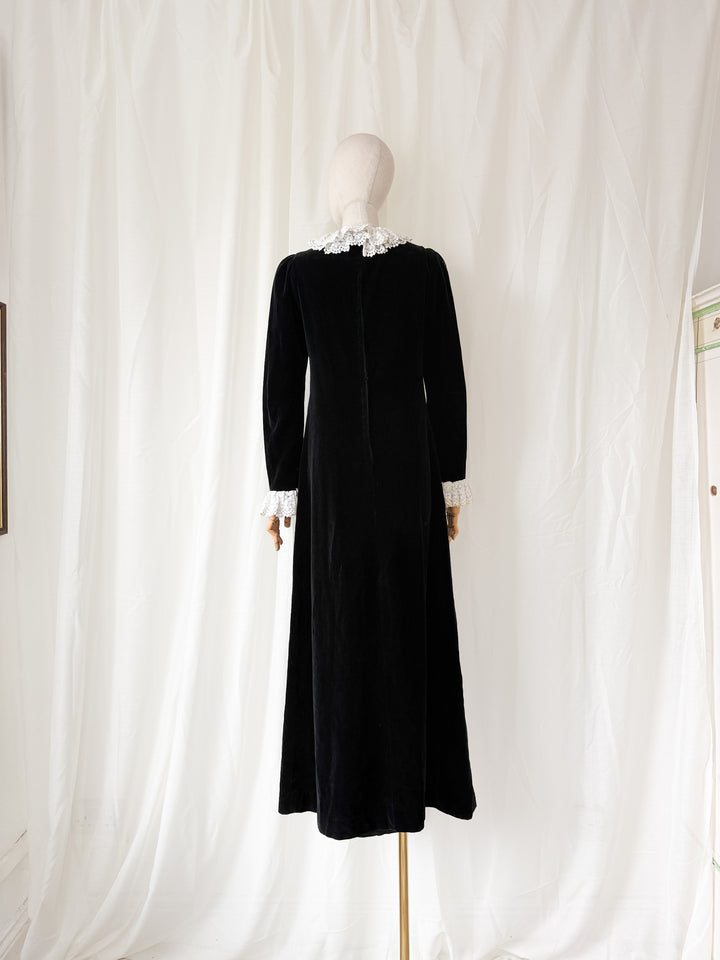 PRECIOUS 1970S QUAD BLACK VELVET GOTHIC MAXI DRESS
