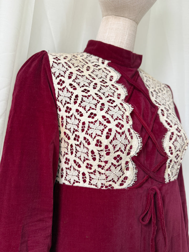 BEAUTIFUL 1970S BURGUNDY VELVET MEDIEVAL REVIVAL MAXI DRESS