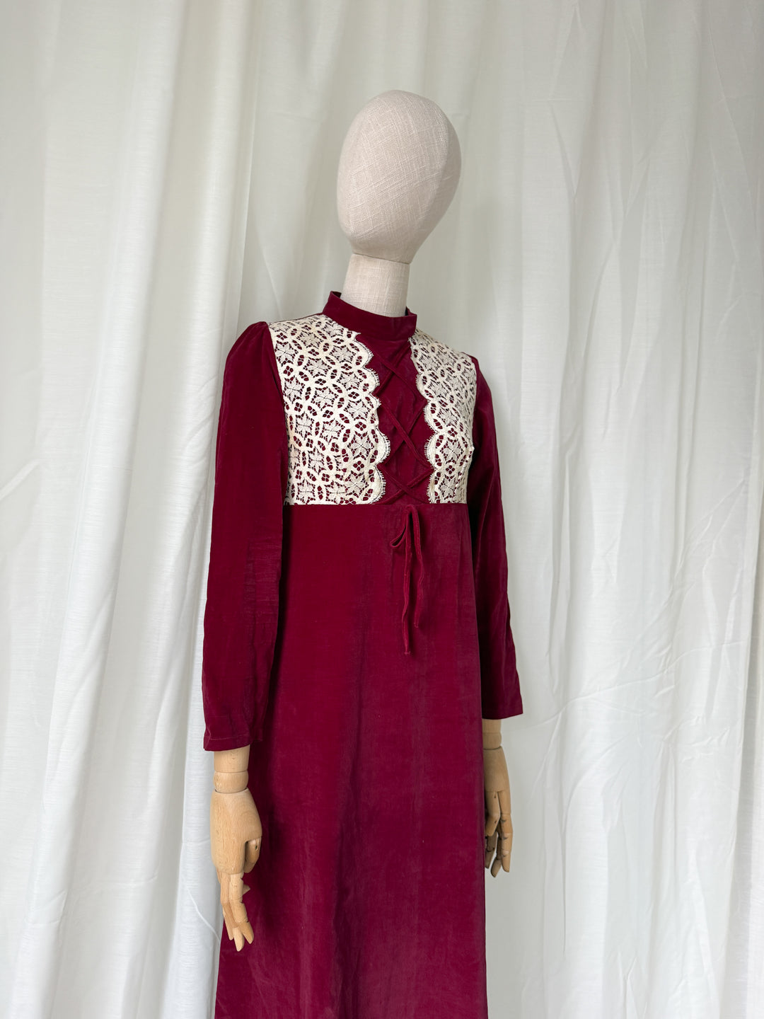 BEAUTIFUL 1970S BURGUNDY VELVET MEDIEVAL REVIVAL MAXI DRESS