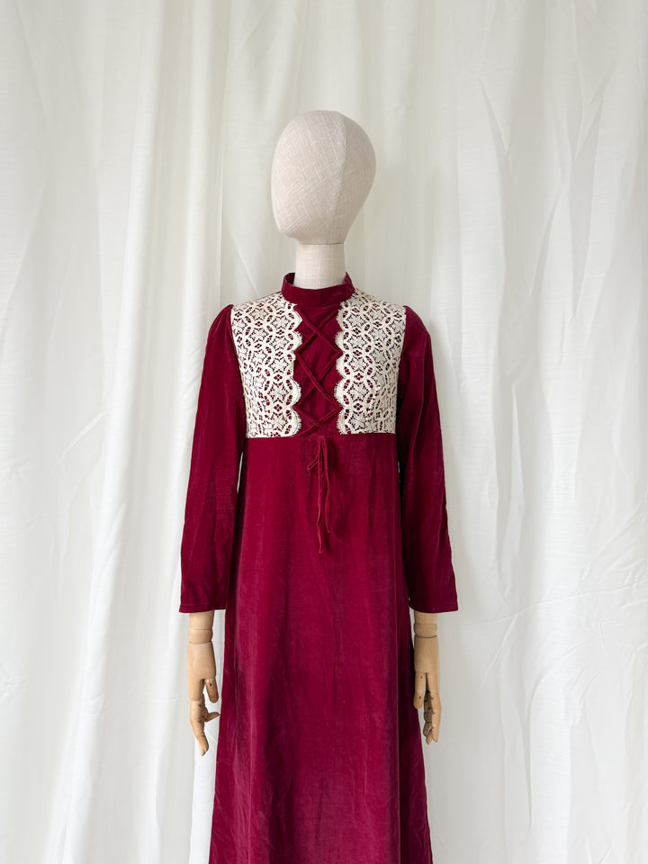 BEAUTIFUL 1970S BURGUNDY VELVET MEDIEVAL REVIVAL MAXI DRESS