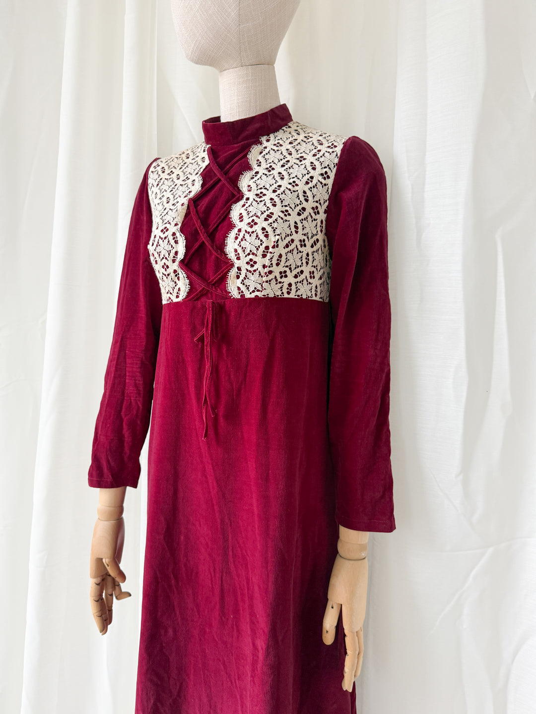 BEAUTIFUL 1970S BURGUNDY VELVET MEDIEVAL REVIVAL MAXI DRESS