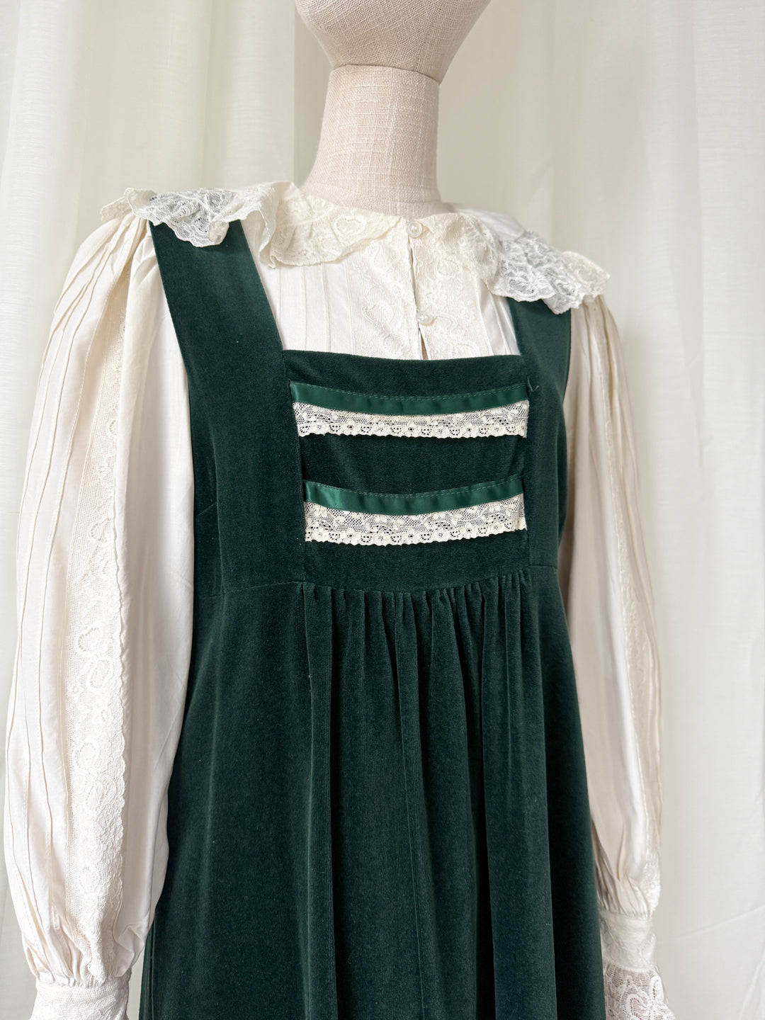 STUNNING 1970S GREEN VELVET MARION DONALDSON PINAFORE MAXI DRESS