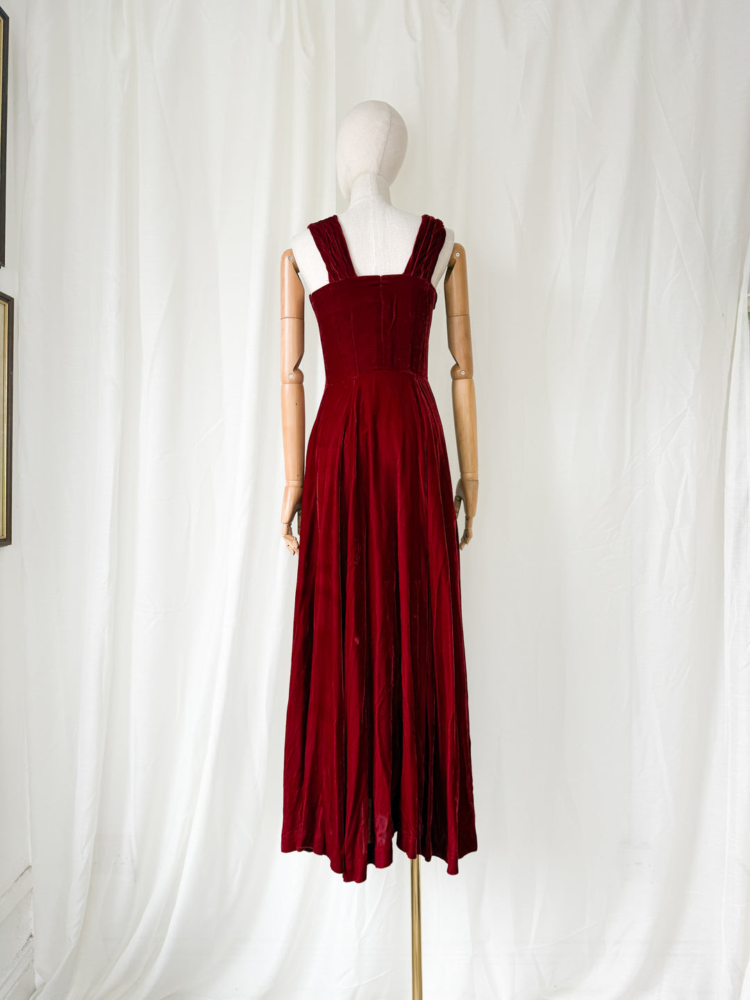 OTHERWORLDLY 1930S 1940S RED SILK VELVET DRESS AND JACKET SET
