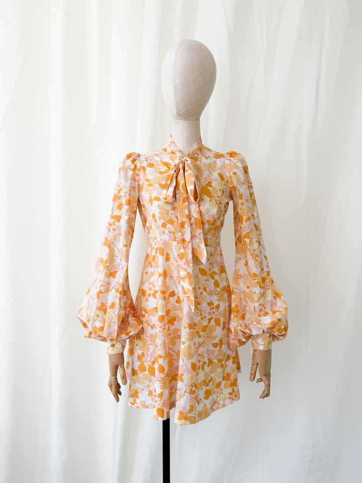 Incredible Precious 1960s Ann Reeves Bishop Sleeve Cotton Mini Dress