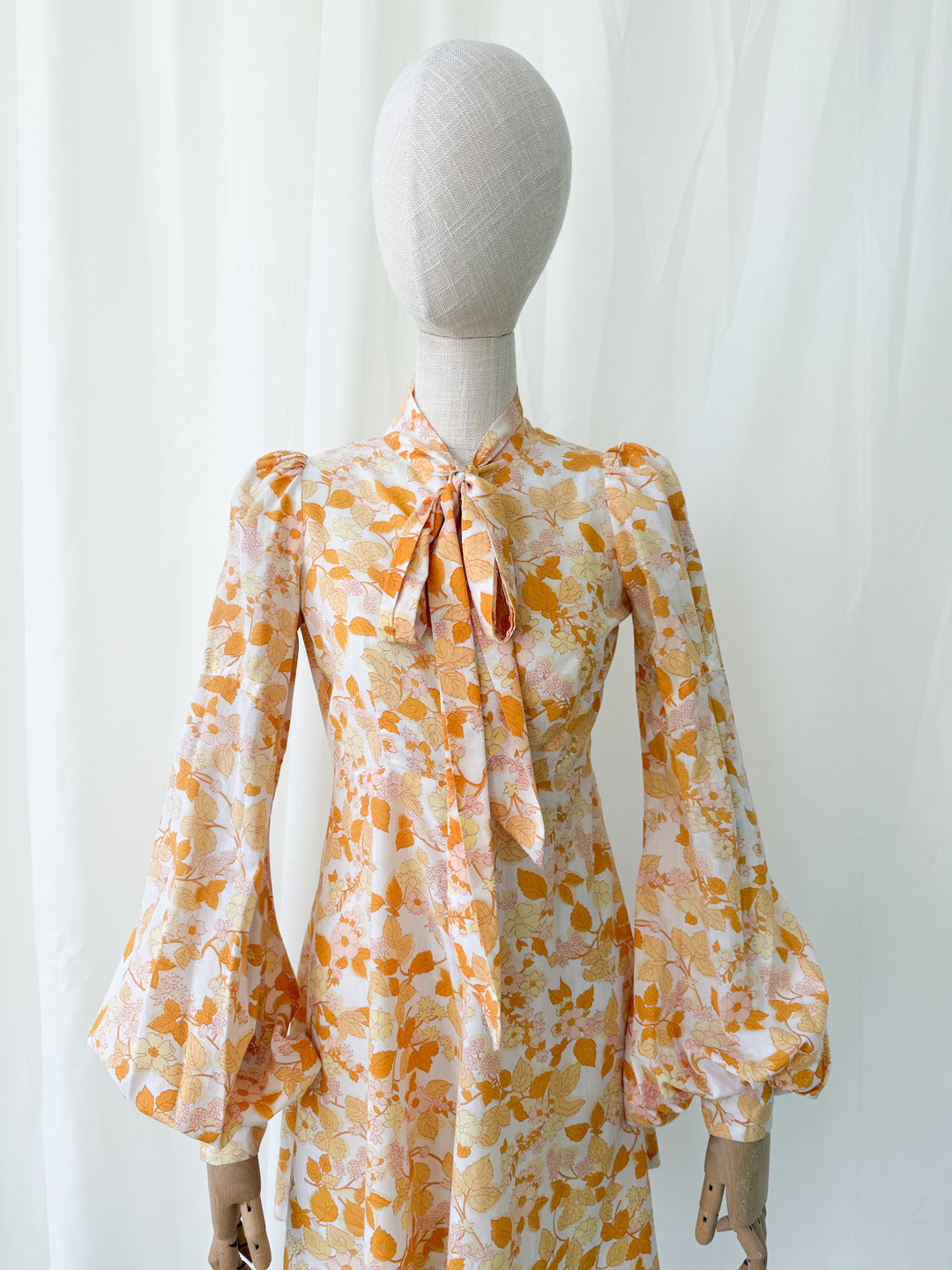 Incredible Precious 1960s Ann Reeves Bishop Sleeve Cotton Mini Dress