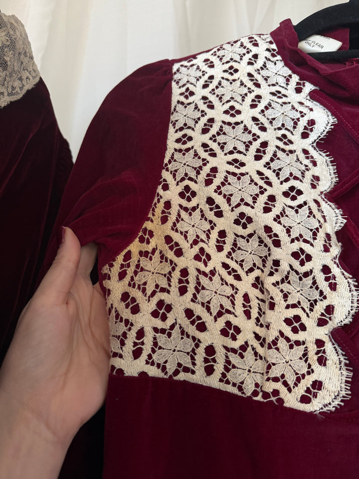 BEAUTIFUL 1970S BURGUNDY VELVET MEDIEVAL REVIVAL MAXI DRESS