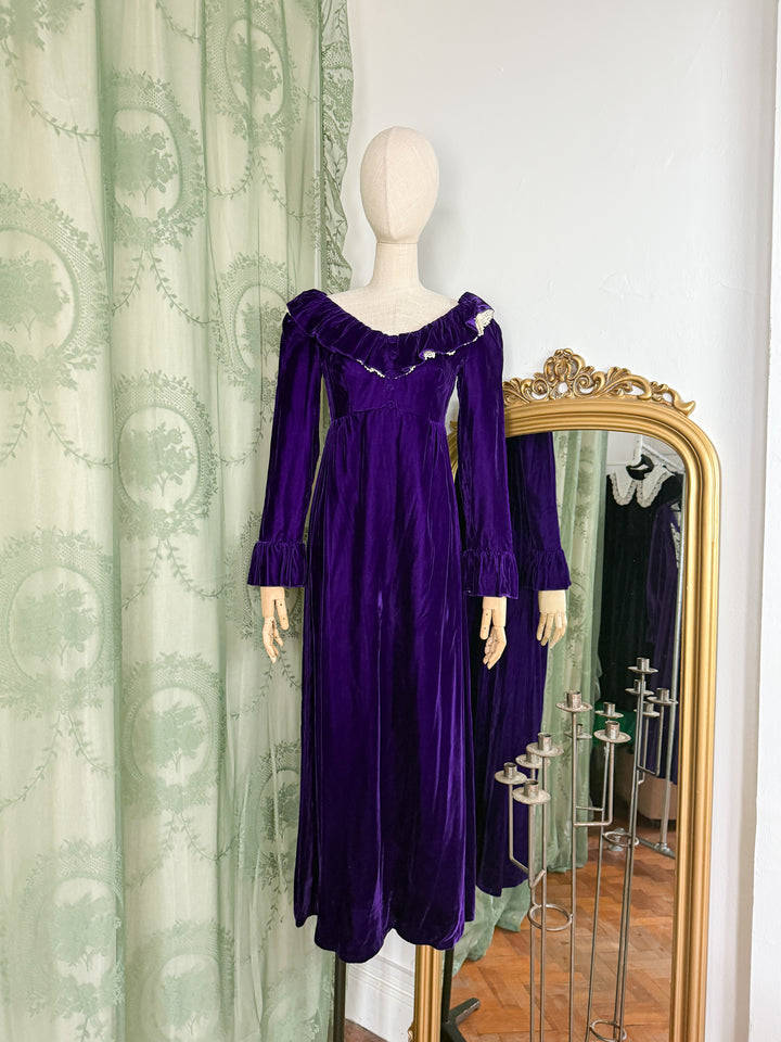 CELESTE ~ PRECIOUS RARE 1970S PURPLE VELVET LORRIE DEB MAXI DRESS