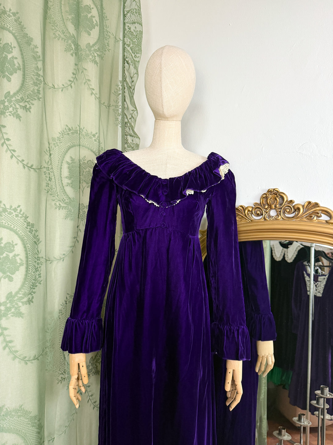 CELESTE ~ PRECIOUS RARE 1970S PURPLE VELVET LORRIE DEB MAXI DRESS