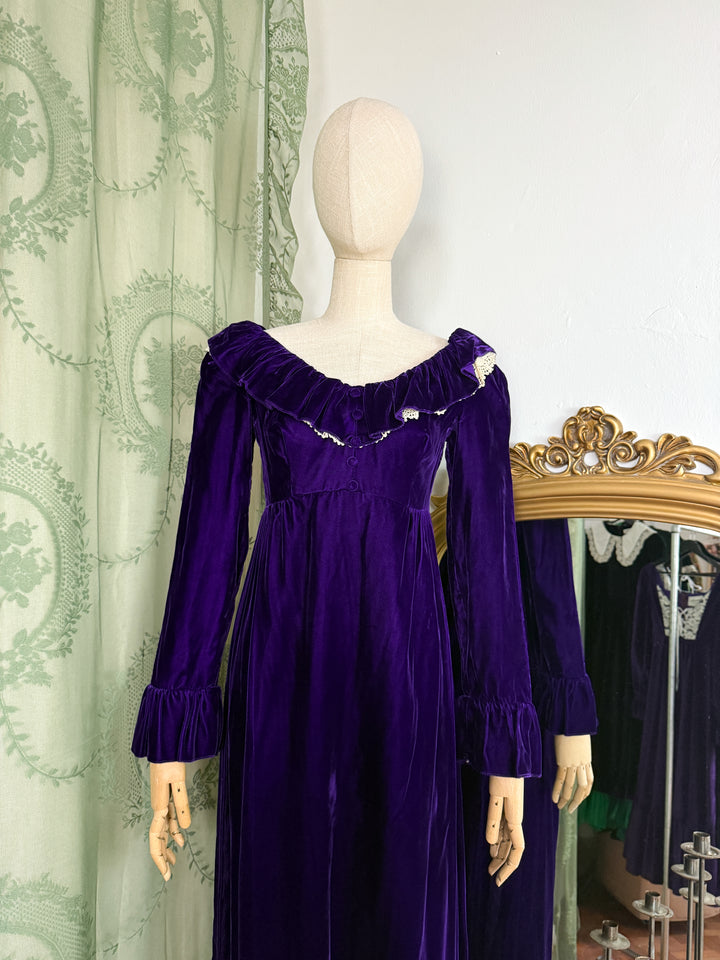 CELESTE ~ PRECIOUS RARE 1970S PURPLE VELVET LORRIE DEB MAXI DRESS