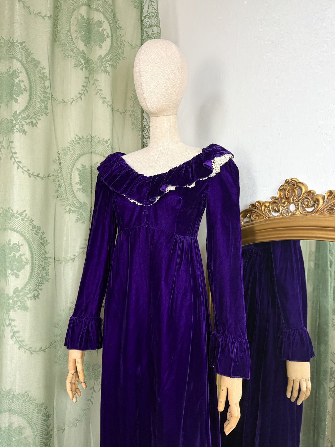 CELESTE ~ PRECIOUS RARE 1970S PURPLE VELVET LORRIE DEB MAXI DRESS