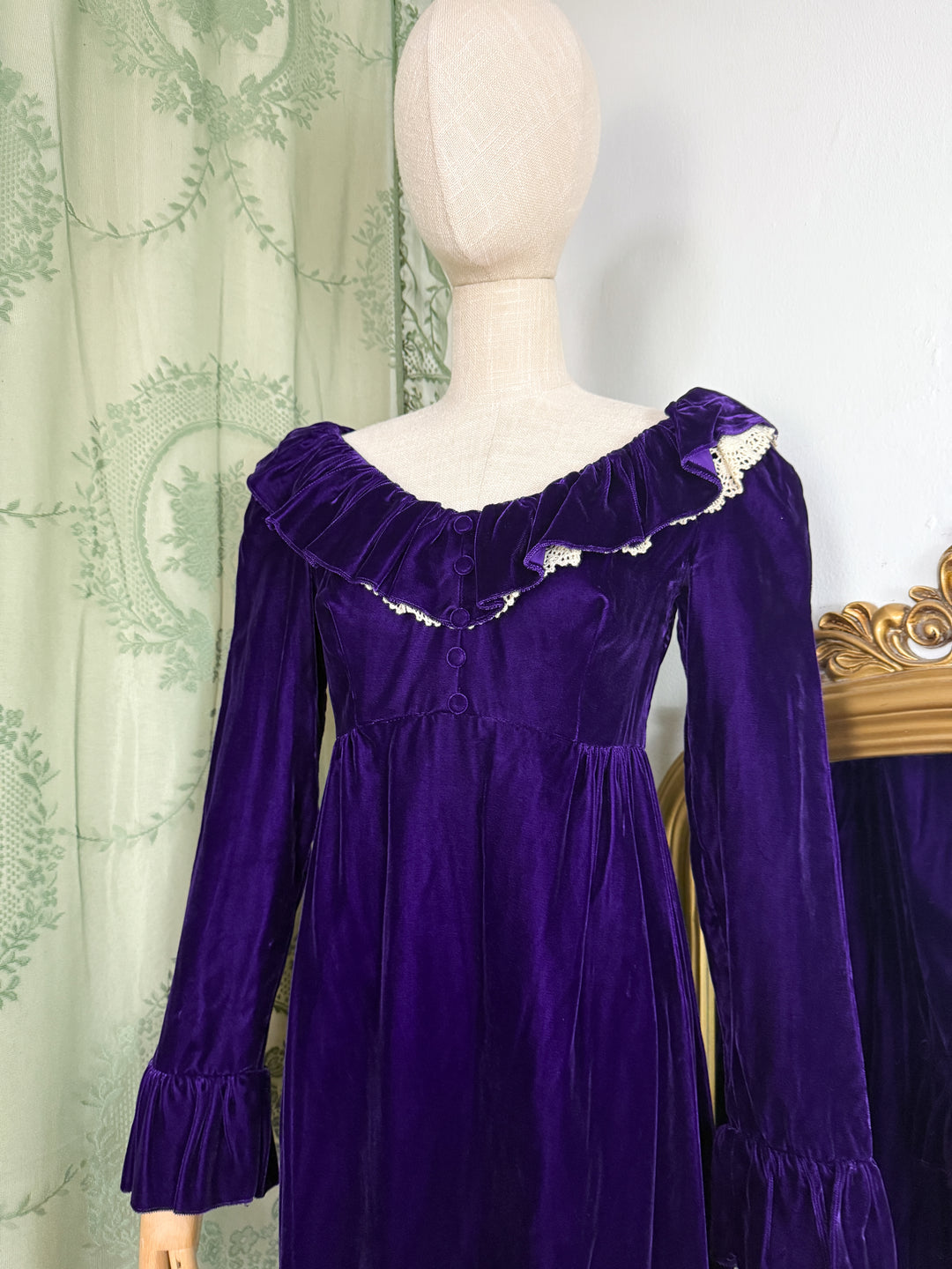 CELESTE ~ PRECIOUS RARE 1970S PURPLE VELVET LORRIE DEB MAXI DRESS