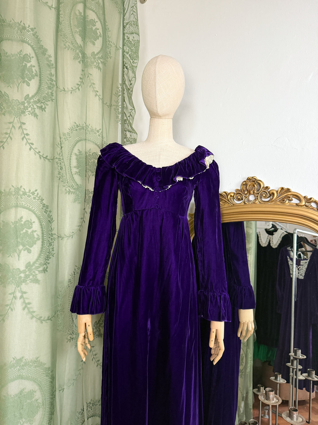 CELESTE ~ PRECIOUS RARE 1970S PURPLE VELVET LORRIE DEB MAXI DRESS