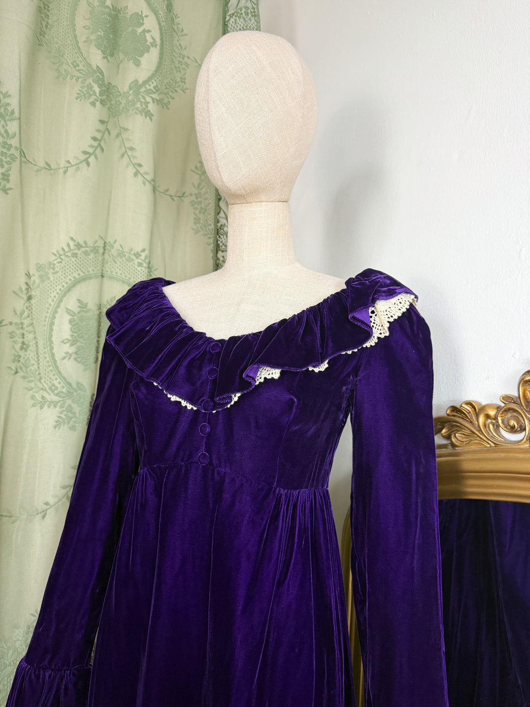 CELESTE ~ PRECIOUS RARE 1970S PURPLE VELVET LORRIE DEB MAXI DRESS