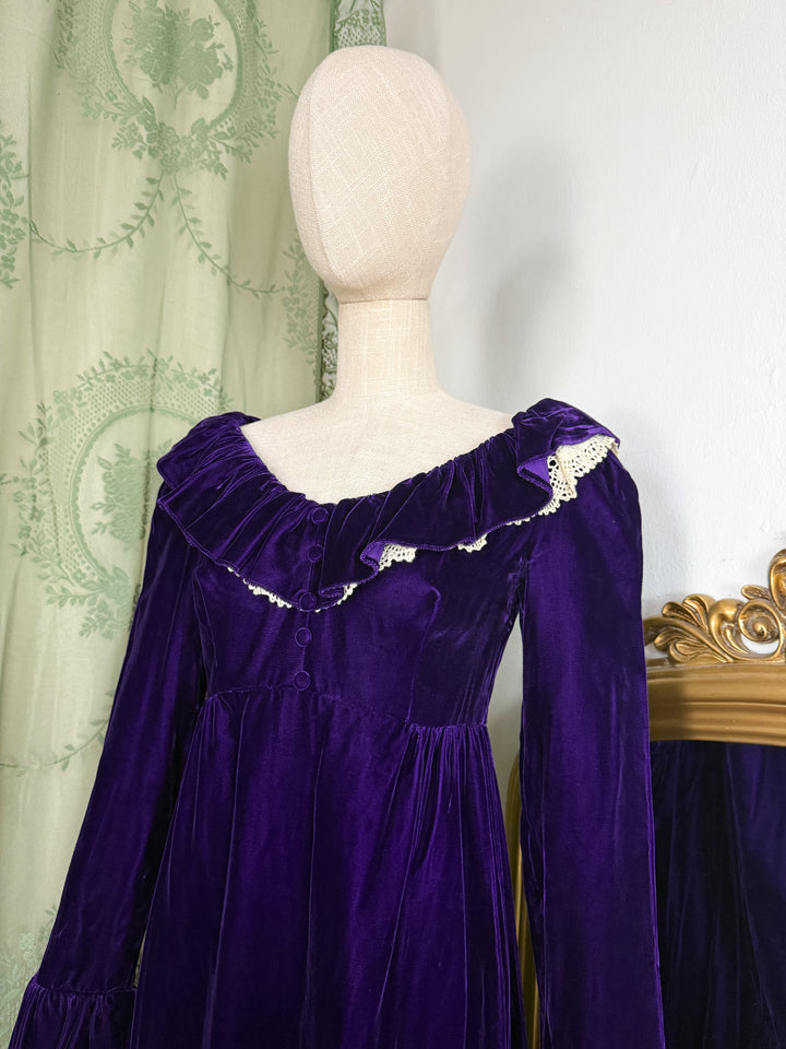 CELESTE ~ PRECIOUS RARE 1970S PURPLE VELVET LORRIE DEB MAXI DRESS