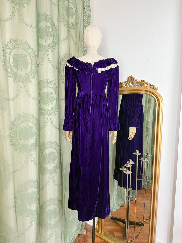 CELESTE ~ PRECIOUS RARE 1970S PURPLE VELVET LORRIE DEB MAXI DRESS