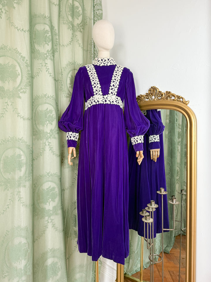 AURORA ~ INCREDIBLE RARE MEDIEVAL REVIVAL LATE 1960S VELVET MAXI DRESS