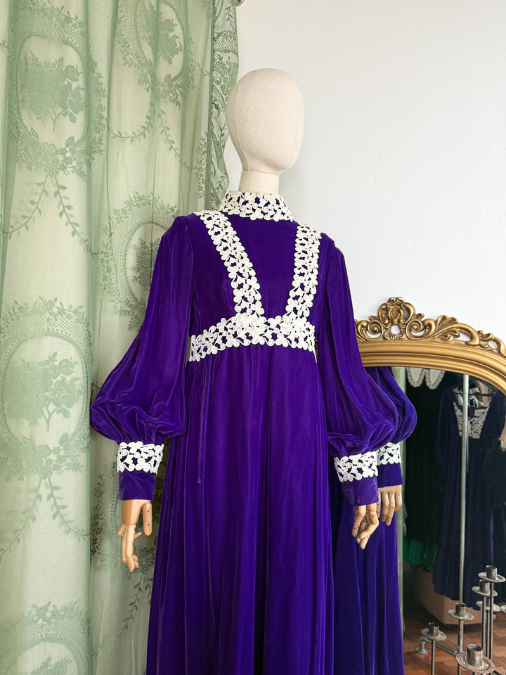 AURORA ~ INCREDIBLE RARE MEDIEVAL REVIVAL LATE 1960S VELVET MAXI DRESS