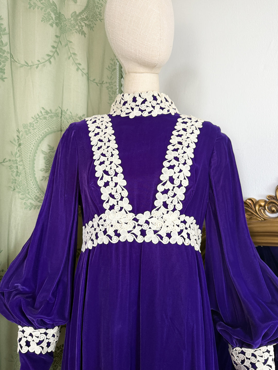 AURORA ~ INCREDIBLE RARE MEDIEVAL REVIVAL LATE 1960S VELVET MAXI DRESS
