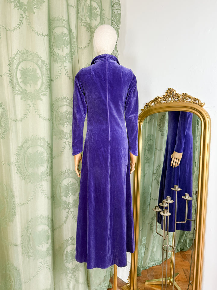 IRIS ~ SPELLBINDING SPINDLY 1970S VELVET MAXI DRESS