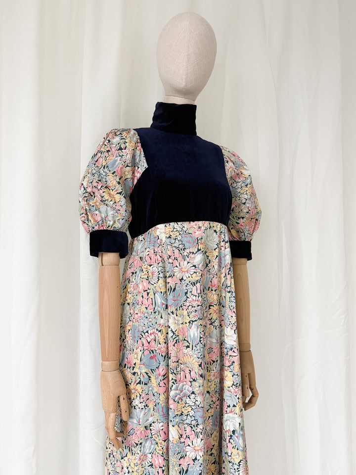Beautiful Rare Velvet Bodice Floral Cotton 70s Maxi Dress