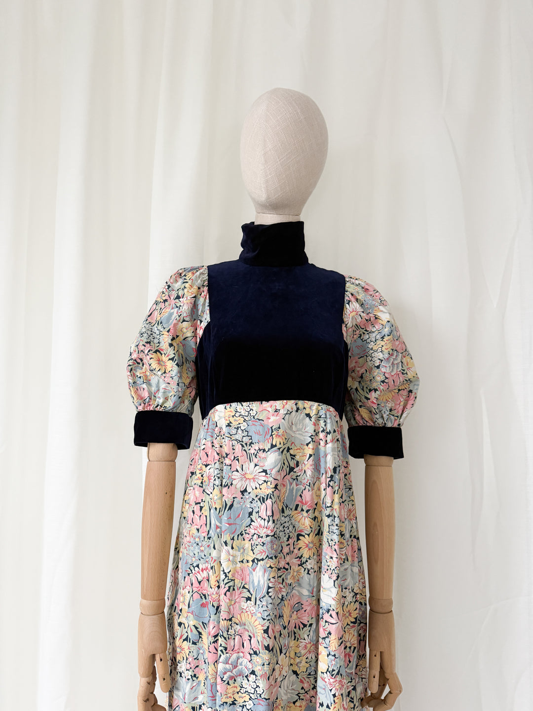 Beautiful Rare Velvet Bodice Floral Cotton 70s Maxi Dress