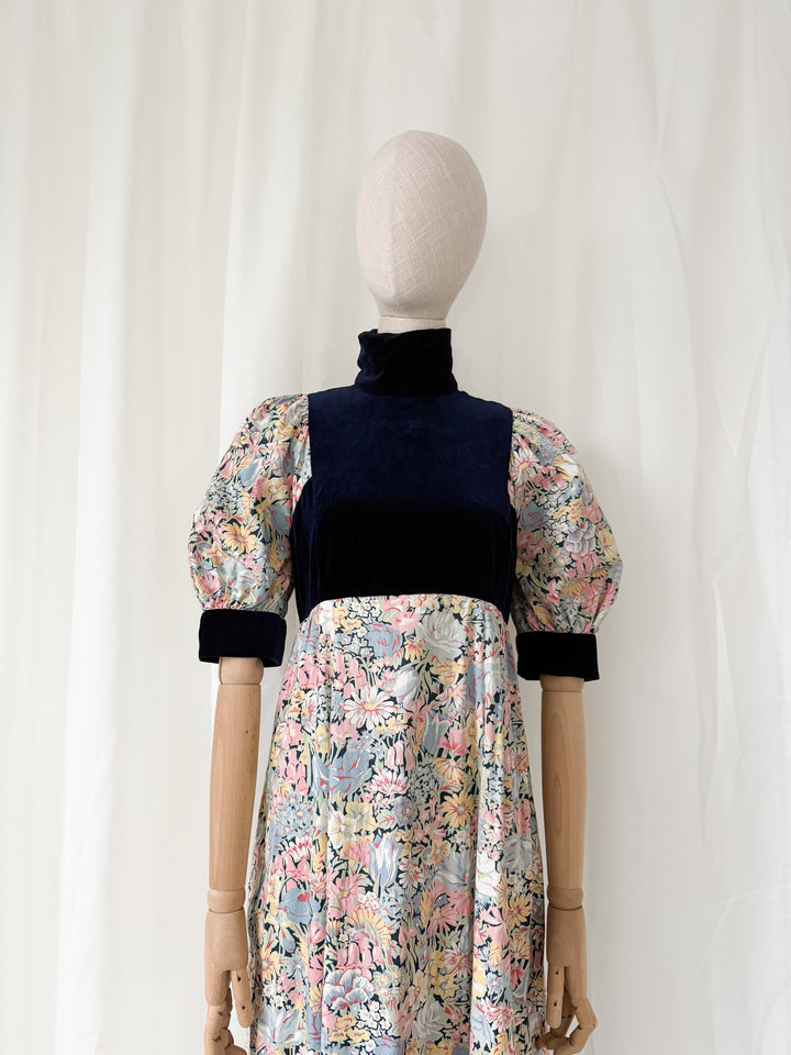 Beautiful Rare Velvet Bodice Floral Cotton 70s Maxi Dress