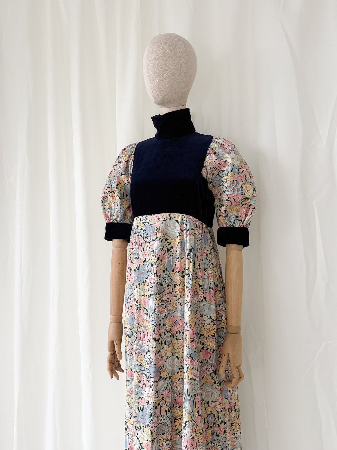 Beautiful Rare Velvet Bodice Floral Cotton 70s Maxi Dress