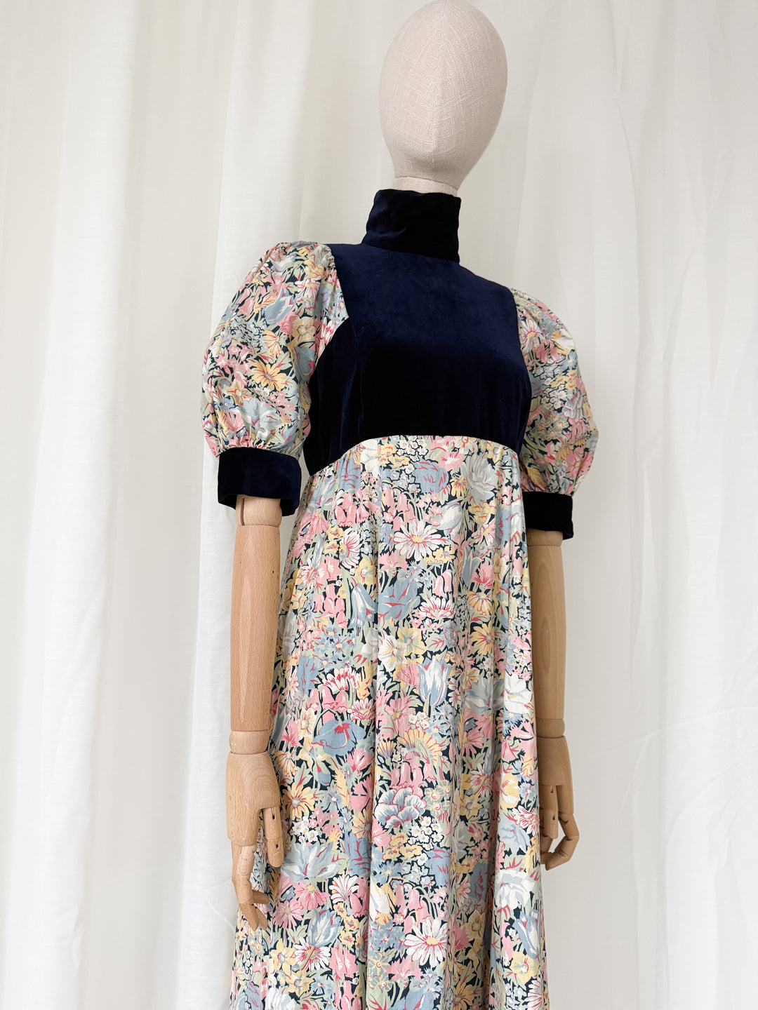Beautiful Rare Velvet Bodice Floral Cotton 70s Maxi Dress